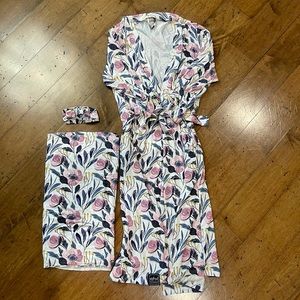 Milkmaid Goods Mommy & Me robe and swaddle/bow set
